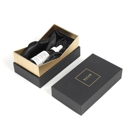 Bouteille cosmétique d'huile essentielle de boîte de PaperLuxury de parfum noir de carton
