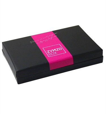 Cosmétiques noirs et boîte de papier rose d'emballage de cadeau pour les bouteilles cosmétiques