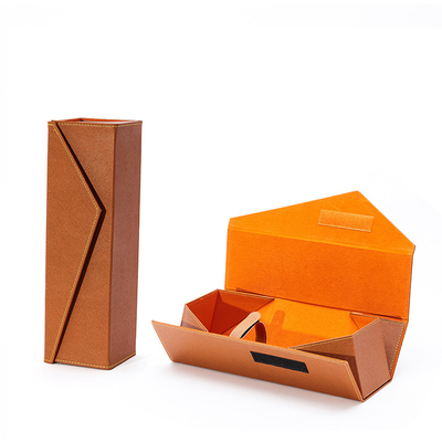 Boîte-cadeau de empaquetage en cuir classiques d'unité centrale de vin avec des accessoires
