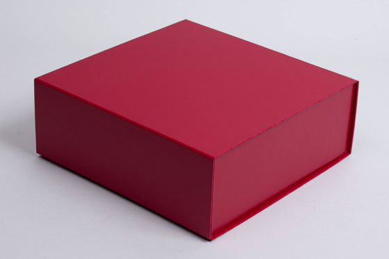 Boîte-cadeau magnétique de cuir de cadeau de couvercle d'écarlate emboutissant la feuille d'or de revêtement UV