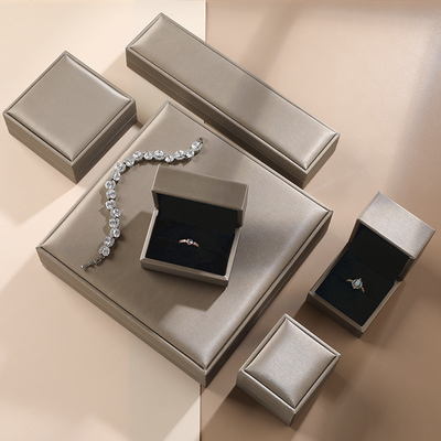 Bon prix Collier en cuir de luxe Ring Packaging de bracelet de boucle d'oreille de boîte-cadeau d'unité centrale en ligne